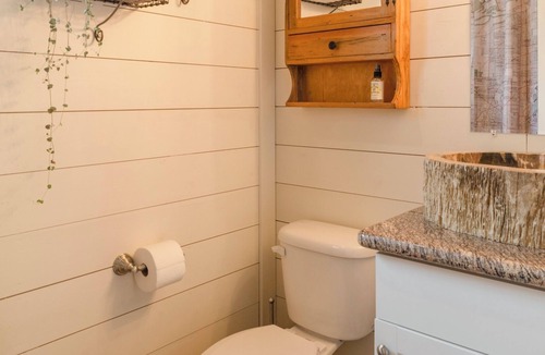 Alberta Arts District House | Peaceful tiny house retreat, AC, Alberta Arts District, EZ checkout