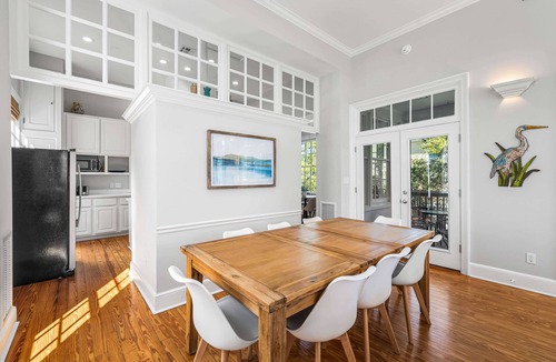Seaside House | Pet Friendly, 150 Yards to Pool, 1 Min to the Beach, Shopping and Dining