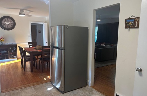 Annapolis House | Pet Friendly, 4 Bedrooms in Annapolis, MD less than 2 miles to Naval Academy.
