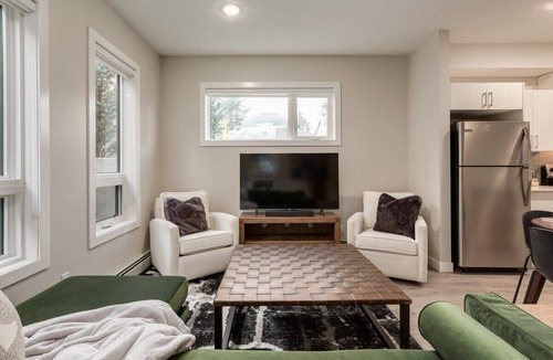 Shaganappi Apartment | Pet Friendly Apartment w/Free Underground Parking