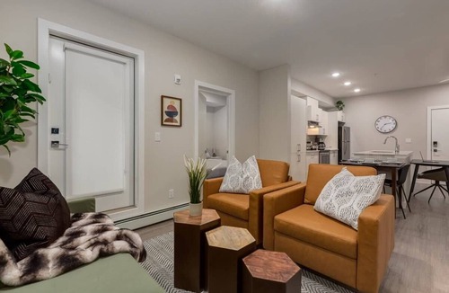Shaganappi Apartment | Pet Friendly Apartment w/Free Underground Parking