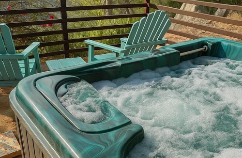 Rainbow CDP Cottage | Pet Friendly Breathtaking Cottage with Hot-tub in Rainbow, California