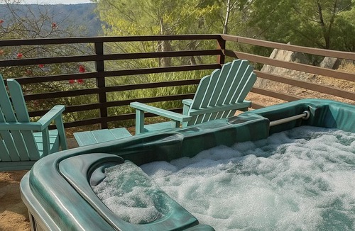 Rainbow CDP Cottage | Pet Friendly Breathtaking Cottage with Hot-tub in Rainbow, California
