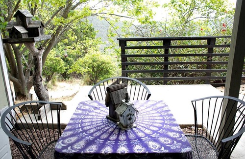 Rainbow CDP Cottage | Pet Friendly Breathtaking Cottage with Hot-tub in Rainbow, California