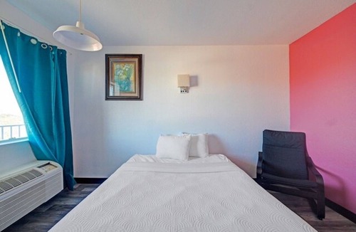 Lordsburg Hotel | Pet-Friendly stay near Steins Ghost Town w/Highway Access | Free Parking!