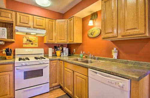 Warrens Cabin | Pet-Friendly Warrens Cabin w/Fire Pit!