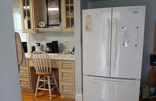 Pilot Mountain House | Pink Lady on Main, Downtown Pilot Mtn, business district. Pet Friendly.