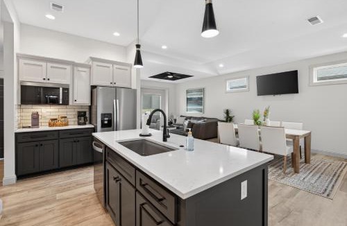 Lawrence Apartment | Plush & Roomy - Perfect for All Ages near KU & KC