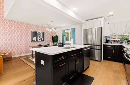South Lamar House | Pool, Firepit, Mins to DT, SXSW, ACL, Sleeps 8