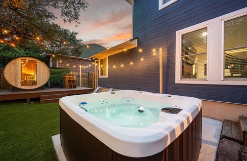 Springwoods House | Pool Hot Tub Game Room Cinema I The Green Room