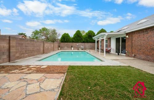 Taylor Ranch House | Poolside Haven on Montano An Irvie Home