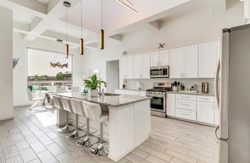 Rio Rancho House | Poolside & Hot Tub Lounging: Luxe Rio Rancho Home