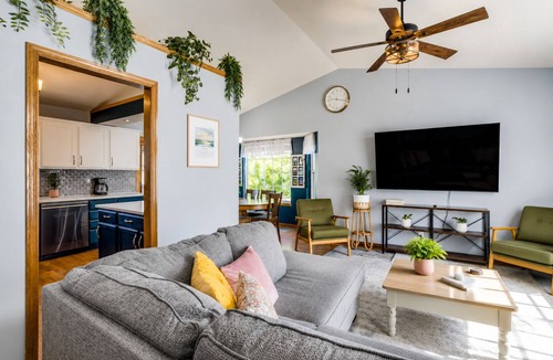 Wichita House | Prairie Peace - Family & Pet-Friendly Home on Quiet Cul-De-Sac w/Games & Toys
