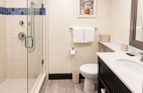 Cocoa Beach Resort | PRICE DROP! 2BR Resort Villa, Pool, Splash Pad, Gym & Shuttle. Great for family.