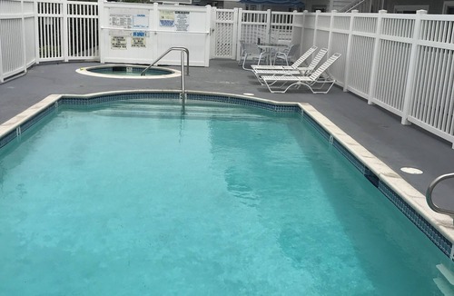 Hermosa Beach Condo | PRIME 2bedroom condo in Hermosa Beach 3 min walk to beach! 30 day min Stay