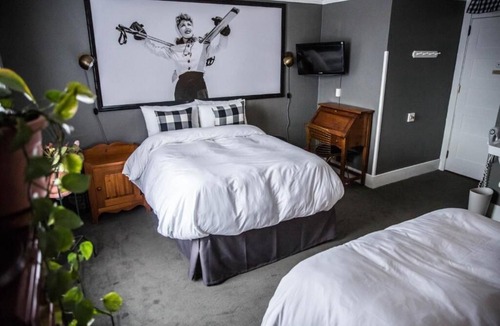 Hood River Hotel | Prime Hood River Stay | Near Waterfront Park | Pet Friendly