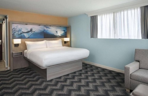 Cocoa Beach Hotel | Prime Location | Outdoor Pool, Parking & Tiki Bar | Walk to Beach