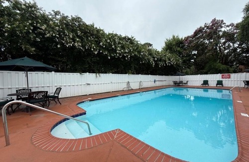 Williamsburg Hotel | Princess Anne Hotel, SureStay Collection by Best Western