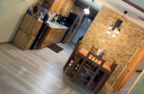 Avinger Cabin | Priv 80 secluded spa cabin retreat in woods nature ATV trails fish hunt relax