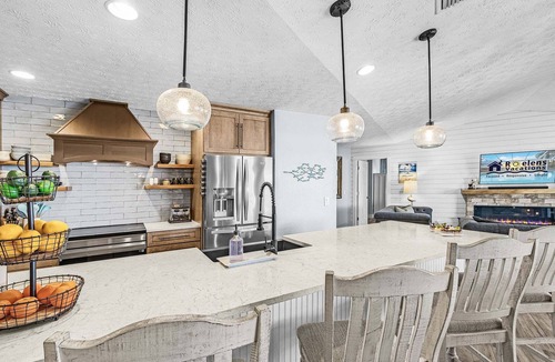 Apollo Beach House | Private Beachfront Fun, Kayaks, Dolphins & Sunsets Await - Fins & Grins - Roelens