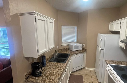 San Marcos Condo | Private Condo in the Heart of Historic Downtown San Marcos , Wi-Fi , Pool