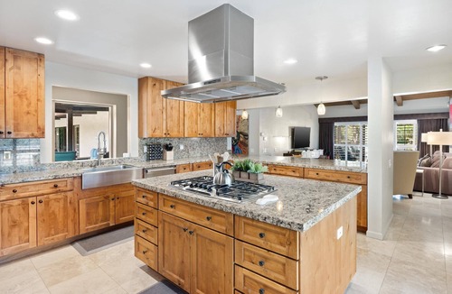 Vista Las Palmas House | Private Dual Tennis and Pickleball Court! Mountain Views!