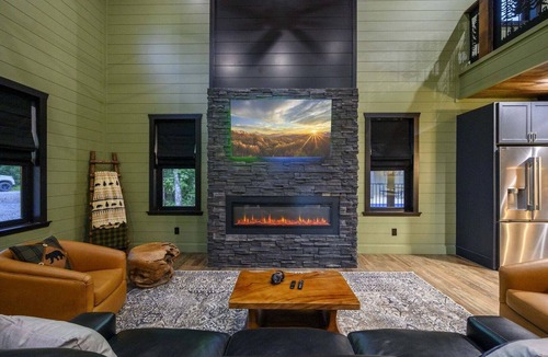 Broken Bow Cabin | Private Gated Heated Pool Hot Tub Stocked Pond Arcade & Game Tables