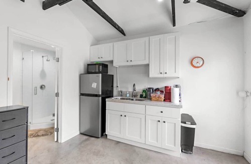 Pico - Robertson House | Private Guesthouse · Central Los Angeles
