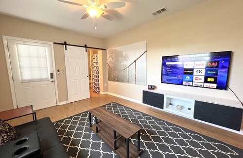 Winter Haven Apartment | Private King Suite with W/D near LEGOLAND & Winter Haven Hospital