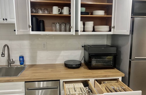 Fairfax House | Private Lower Level Apartment w/Separate Entrance I 30 Day Minimum