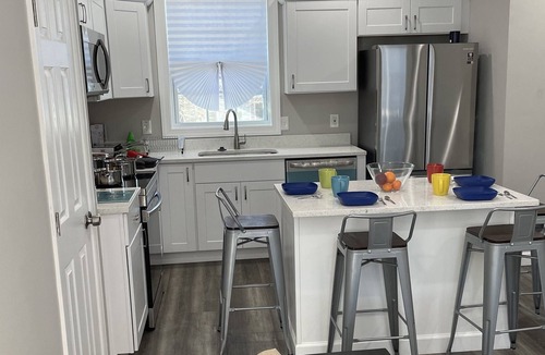 Mosby House | Private New Spacious 4 Bedroom House