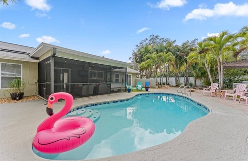 Palm Harbor House | Private Palm Harbor Home H/Pool, Hot Tub, Tiki Bar, Putting Green and More!