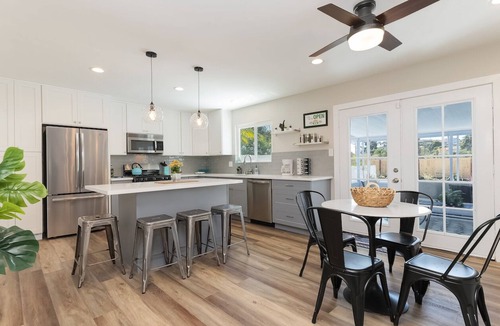 Loma Alta House | Private Peaceful Oasis with Pool/Patio/BBQ/Firepit Entire House 5mins from beach