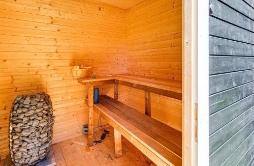 Moneta House | Private Sauna & Game Room: Lakefront Moneta Gem