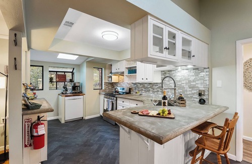 Prescott House | Private Secluded Acre | 2 Miles to Whiskey Row | 4 Bed/3 Bath + Game Room, Fire Pit, & Playground