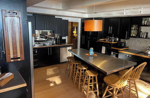 Kents Hill House | Private, Spacious, Sunlit Lakehouse near quiet mountain trails