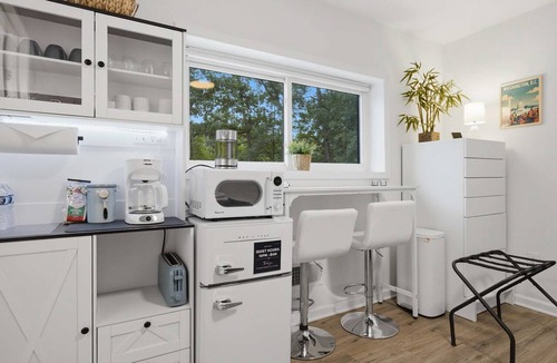 Newington Apartment | Private Studio Near Springfield METRO