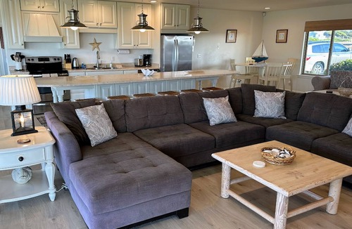 Fort Bragg House | Private Waterfront Home with Private Hot Tub and Central Heat - Walk to Ocean