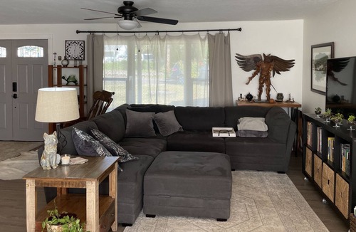 Silverton Other | Quaint Single Level Ranch with Hottub in Oregon's Garden City - Silverton