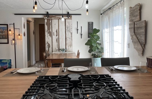 Silverton Other | Quaint Single Level Ranch with Hottub in Oregon's Garden City - Silverton