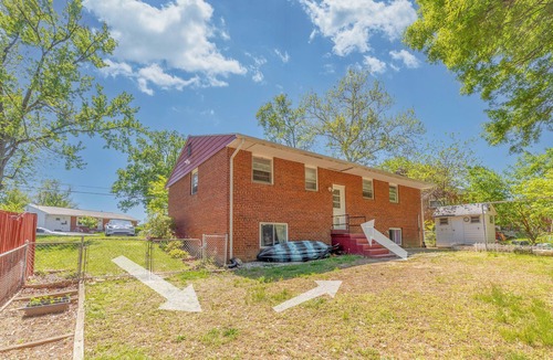 Springfield House | Quiet 2BR Basement Suite w/Office, Private Entrance - Near DC & Shops