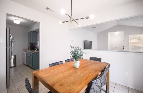Barrington Oaks House | Quiet 2BR Retreat | Near UT & The Domain