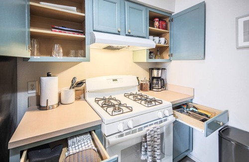 Barrington Oaks House | Quiet 2BR Retreat | Near UT & The Domain