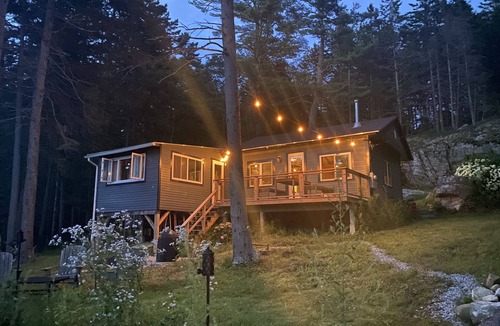 Waldoboro Cottage | Quiet & cozy ocean-side hideaway. Pet friendly!