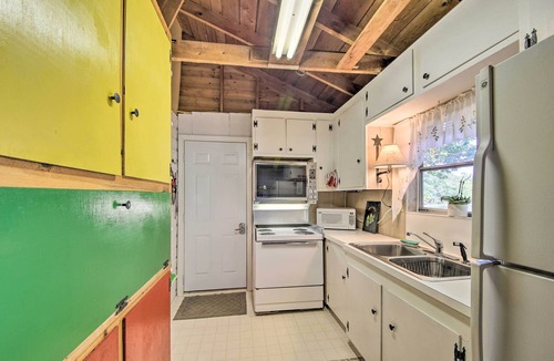Union Cottage | Quiet & Lovely Lakefront Cottage for Families!