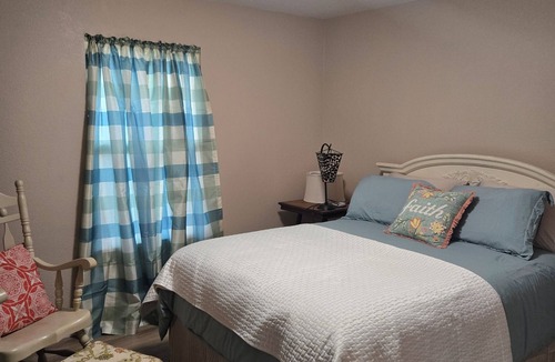 Mount Vernon House | Quiet retreat, perfect for unwinding with fishing to enjoy the scenic outdoors.
