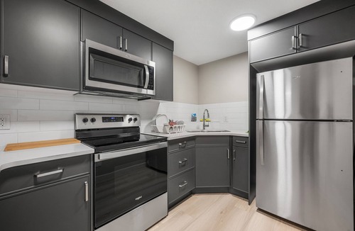 Calgary House | Radiant 2bedroom, 1bath Suite, in Calgary central area, off 17th Ave SE,Downtown