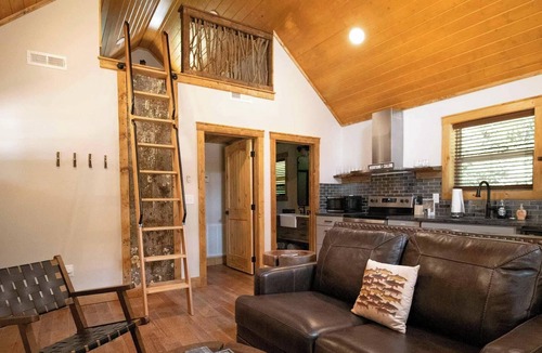 Roan Mountain Cabin | Rainbow Trout Cabin - 1 Bedroom + Loft Cabin, River Access