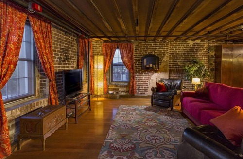 Historic District - North Condo | Rare River Street w/Balcony, Historic, Luxury, Affordable, 2/2, Loft STVR00088