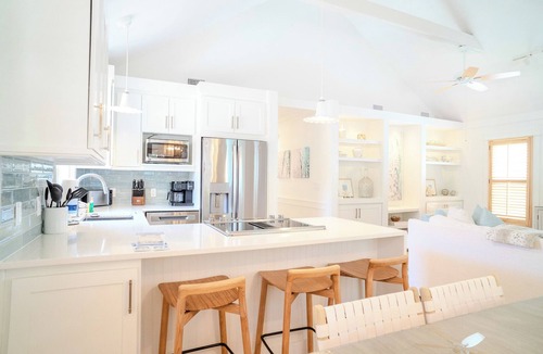 Seaside House | Recently Renovated & Pet Friendly in Seaside, Great Outdoor Spaces! 2 Bikes!